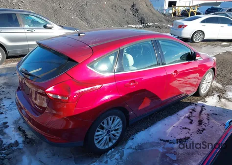2017 Ford Focus Titanium z USA, uszkodzony, nr VIN 1FADP3N22HL279587